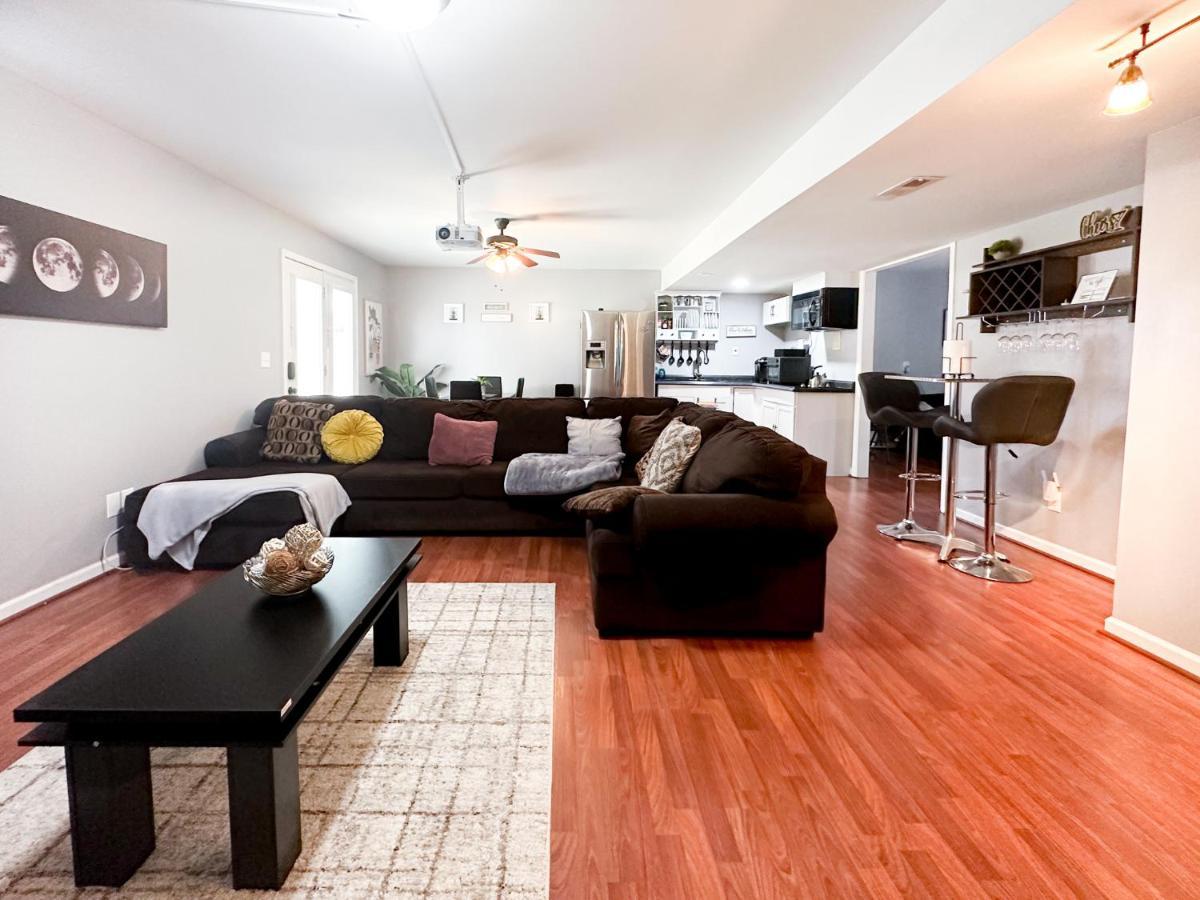 Apartmán Cute 2-Brm Walkout Apt With Pool Table And Theater Lexington Exteriér fotografie